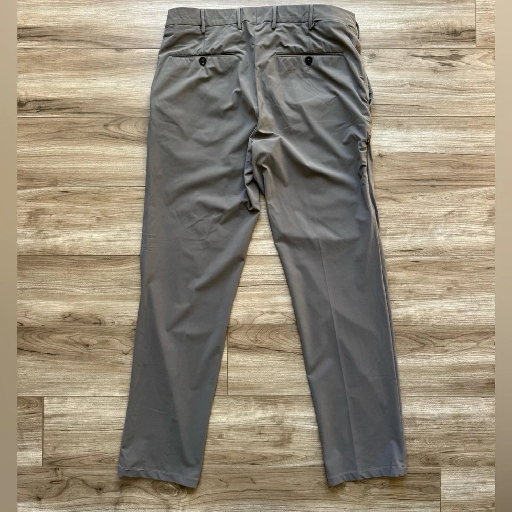 PT01 Kinetic Active Lux Trouser Pants in Tan Men’s Size 32 zip pockets